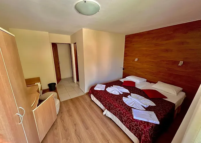 招待所 Debimar 3*