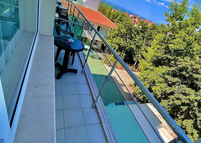 Debimar 招待所 切尔诺莫雷茨