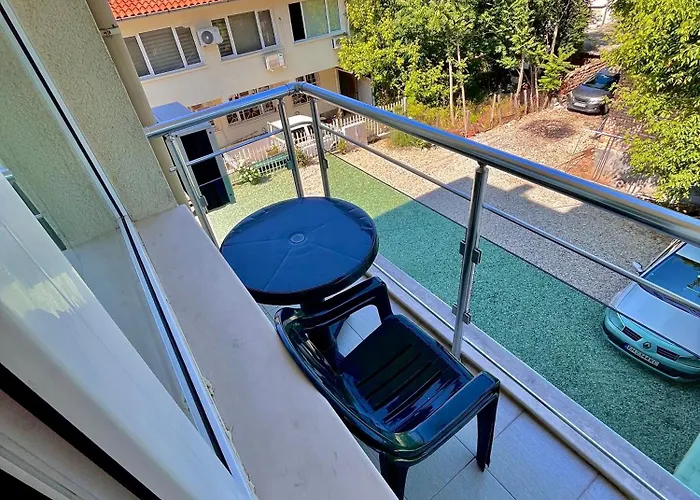 Debimar 招待所 切尔诺莫雷茨